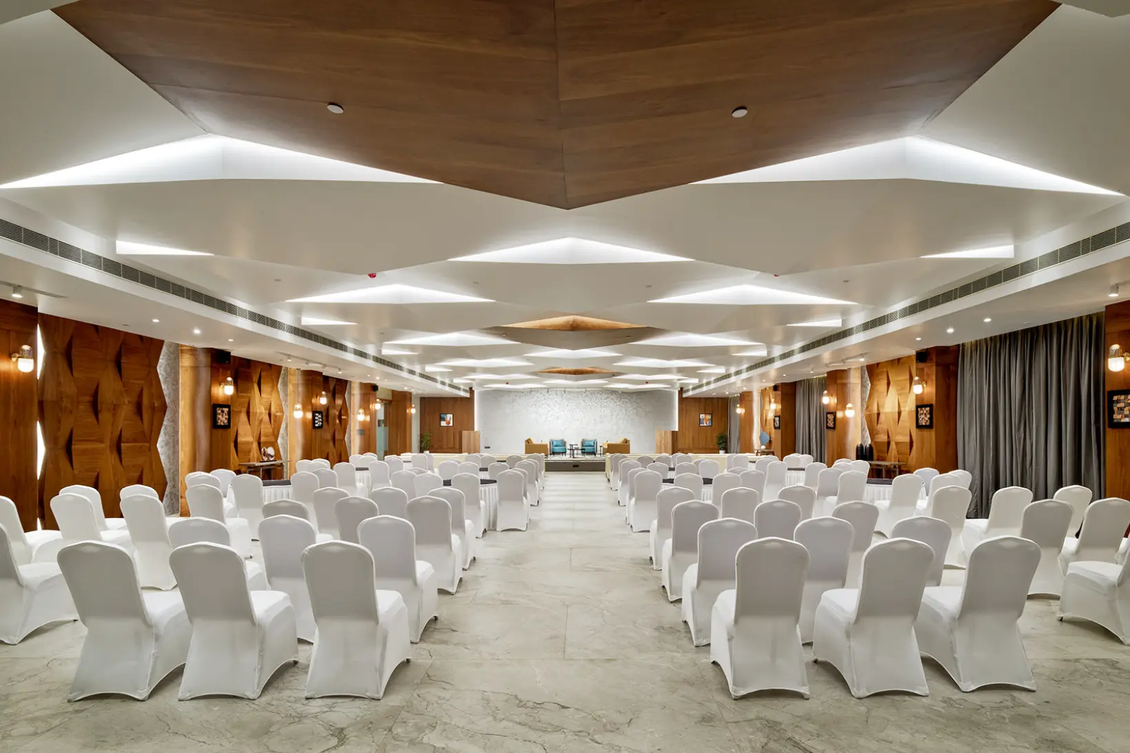 Hotel Akruti